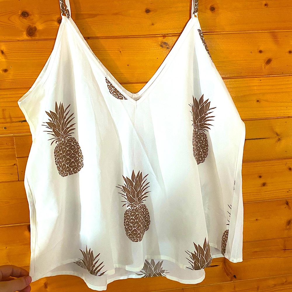 Cute pineapple crop top. Perfect for summer.